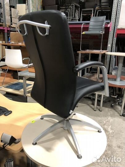 Кресло кожаное, Италия