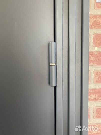 Входная металлическая дверь 