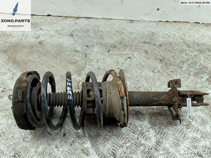 Стойка подвески передняя правая 7700840264 на Renault Megane I (1995-2003)