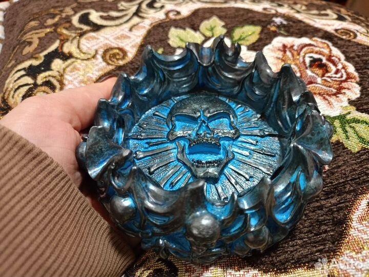 Пепельница готика с черепами