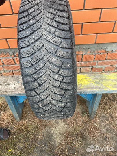 Michelin X-Ice North 4 215/65 R17