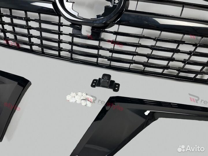 Решетка радиатора Land Cruiser 200 с16г B2928