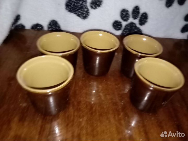 Посуда-бокалы, молочник, графин, чайник, солонки