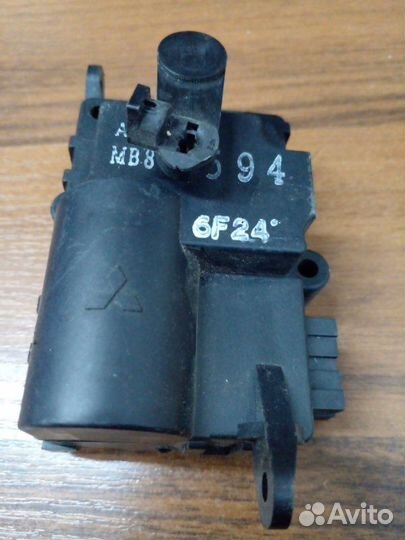 Моторчик привода заслонок отопителя Mitsubishi