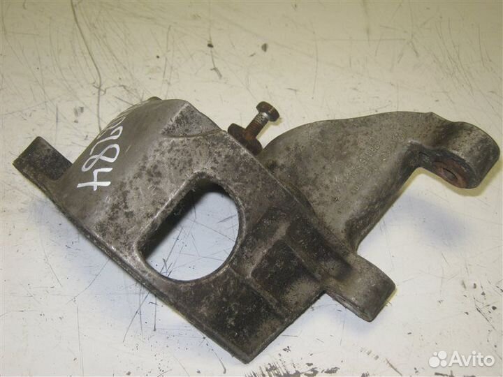 Кронштейн гидроусилителя Volkswagen Passat B4