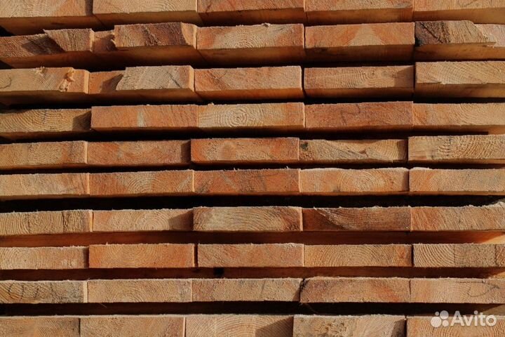 Прочные доски из сосны, надежное решение для строи