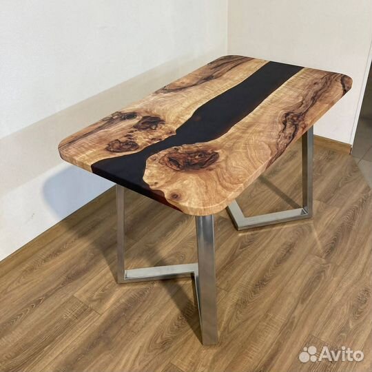 Кухонный стол 'Glad Bureau'