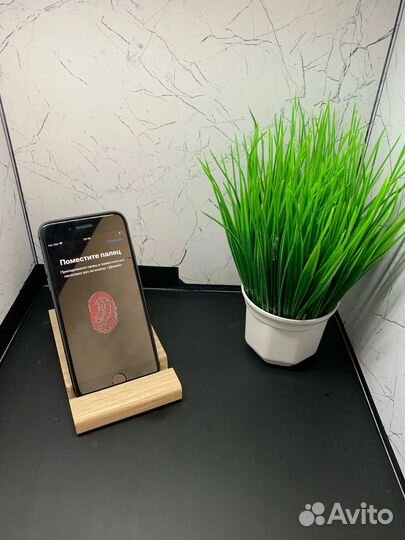 iPhone 8, 64 ГБ