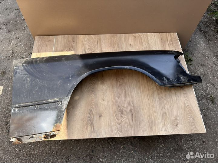 Крыло переднее правое w124