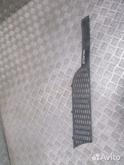 Накладка решетки радиатора левая Mercedes-Benz A94