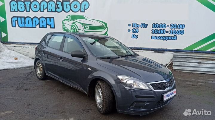 Демпфер двери передней правой Kia Ceed 823941H010