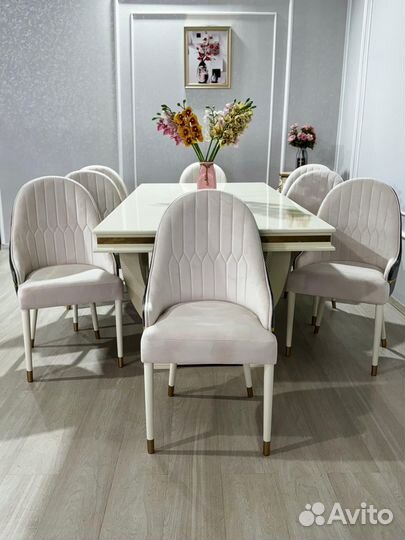 Столы и стулья