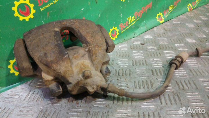 Суппорт передний правый Ford Focus 2 седан 1.6