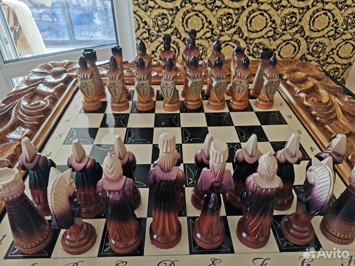 Шахматный стол с фигурами, ручная работа