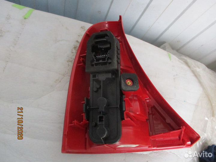 Задний фонарь правый renault clio 09.98