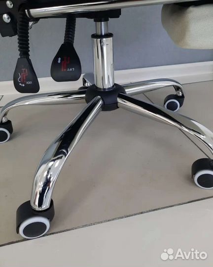 Офисное кресло руководителя