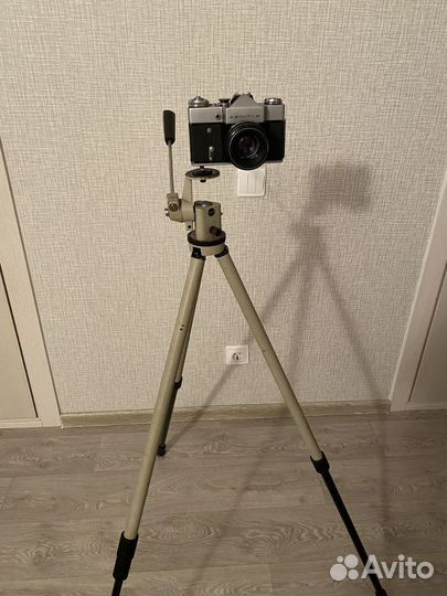 Продам фотоаппарат zenith 8 со штативом