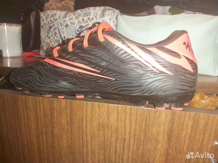 Футбольные бутсы шиповки