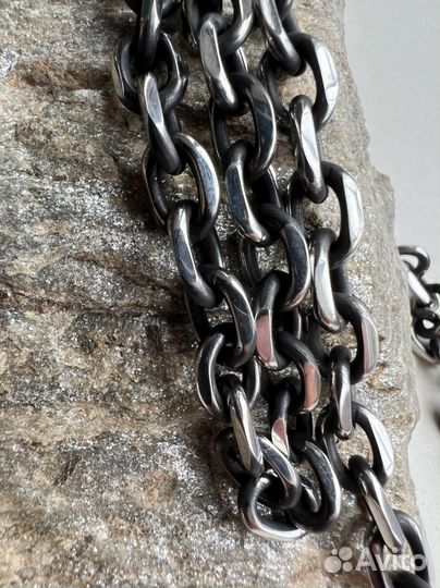 Крест и цепь