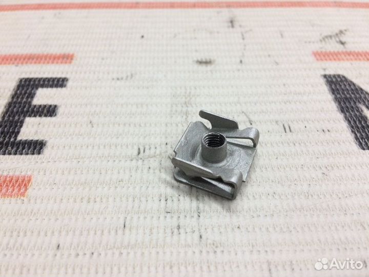 Клипса панели приборов Audi A6 C6