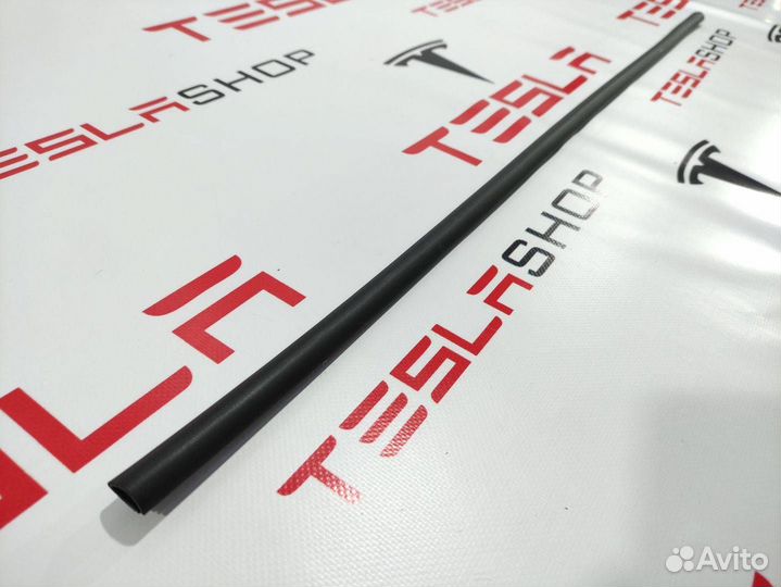 Уплотнитель двери Tesla Model X 2016 1487622-00-B
