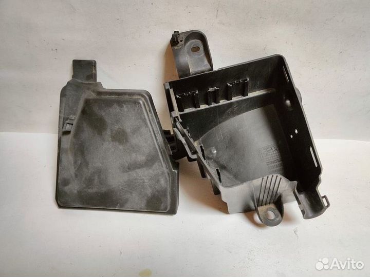 Корпус блока реле Logan оригинал 8200430035