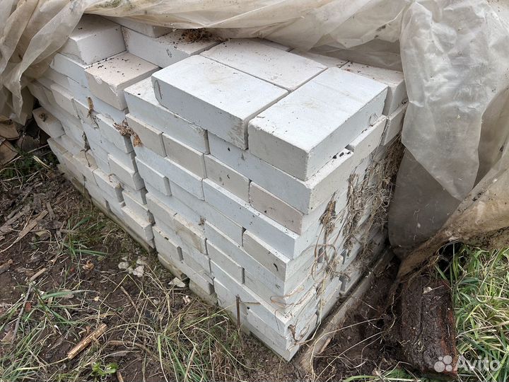 Поддон кирпича