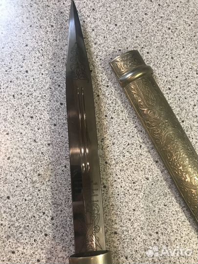 Кавказский кинжал сувенирный в кофре