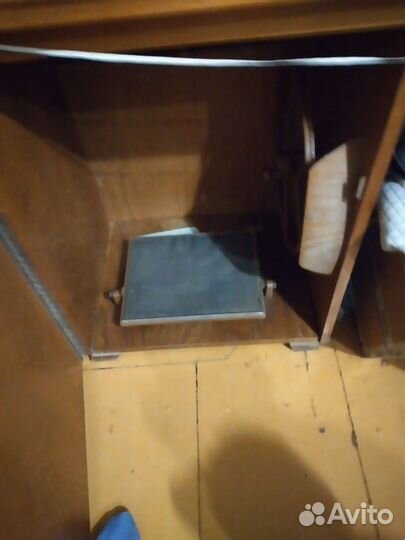 Деревяная тумба под швейную машину. гдр