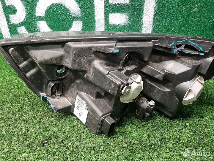 В наличии: Фара правая LADA Vesta