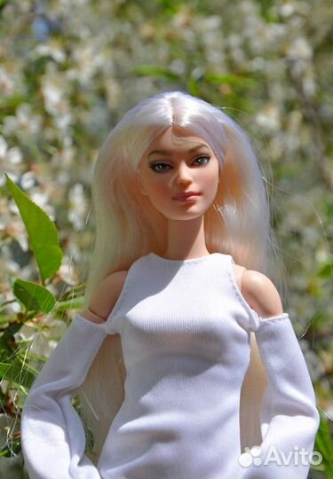 Ооак (Барби) Кукла Barbie из серии Looks Блондинка