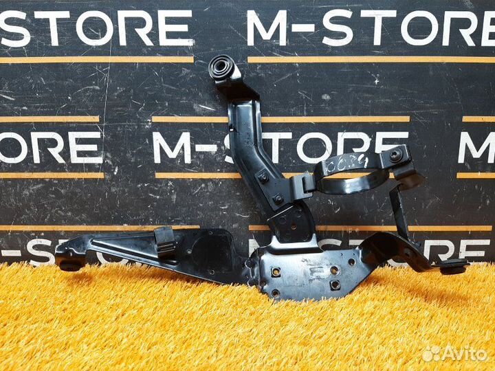 Кронштейн помпы Audi A8 4H/D4 ceua 2013