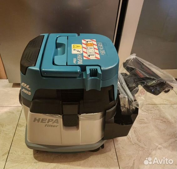 Пылесос аккумуляторный 36В Makita DVC157LZX3