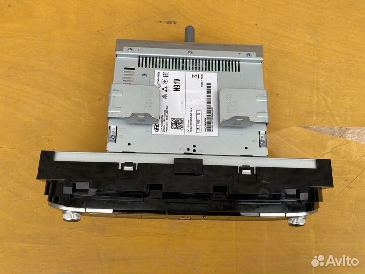 Блок управления магнитолой Kia Stinger 2018-Н.в