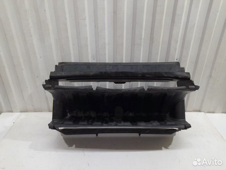 Воздухозаборник Land Rover Discovery 3 L319 AJD