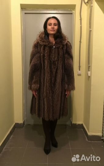 Шуба из енота с капюшоном