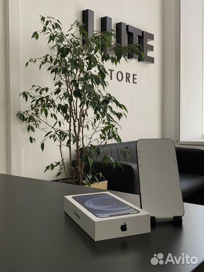 iPhone 12, 64 ГБ