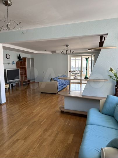 4-к. квартира, 210 м², 7/10 эт.