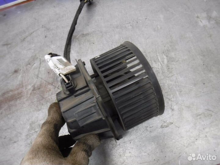 Моторчик отопителя Renault Logan K7M 2009