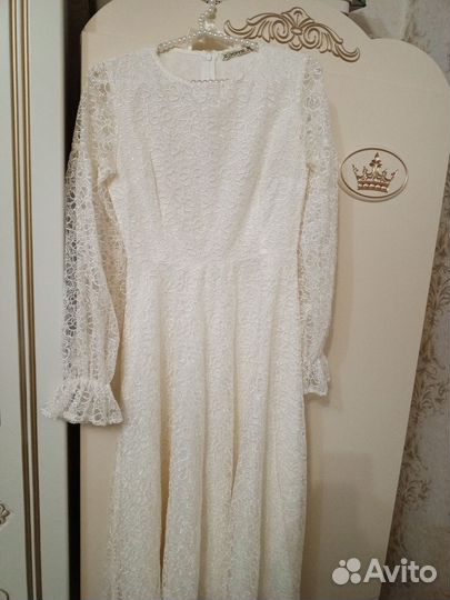 Вечернее платье молочного цвета