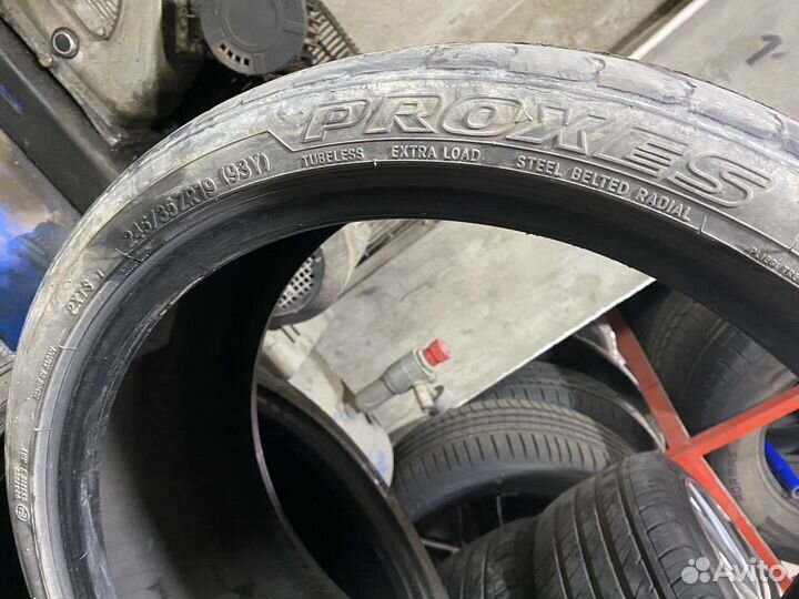 Toyo W8 245/35 R19 D