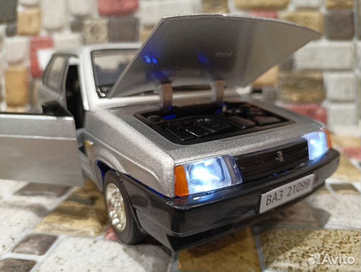 LADA 21099 1:24 18.5 см новая в упаковке
