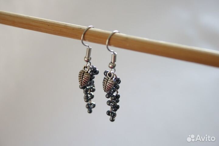 Серьги с черным бисером