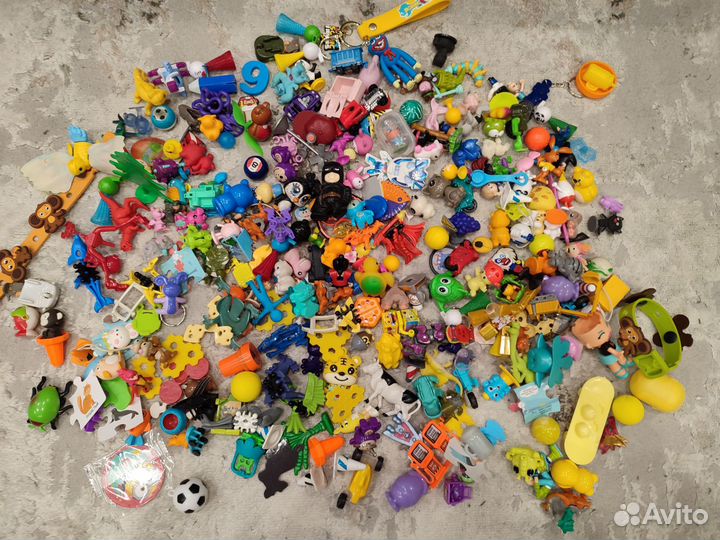 Набор игрушек из киндера
