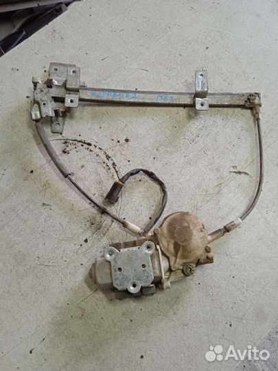 Стеклоподъёмник задний правый Nissan Terrano 2