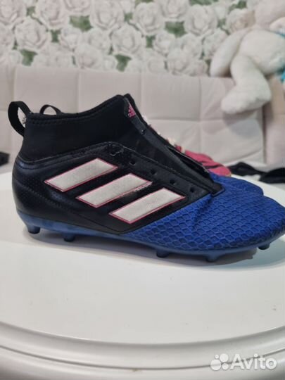 Футбольные бутсы adidas