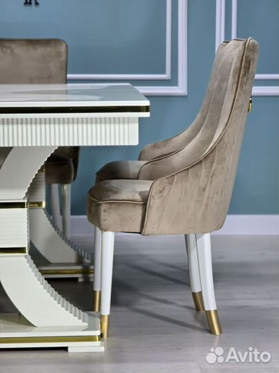 Стол и стулья