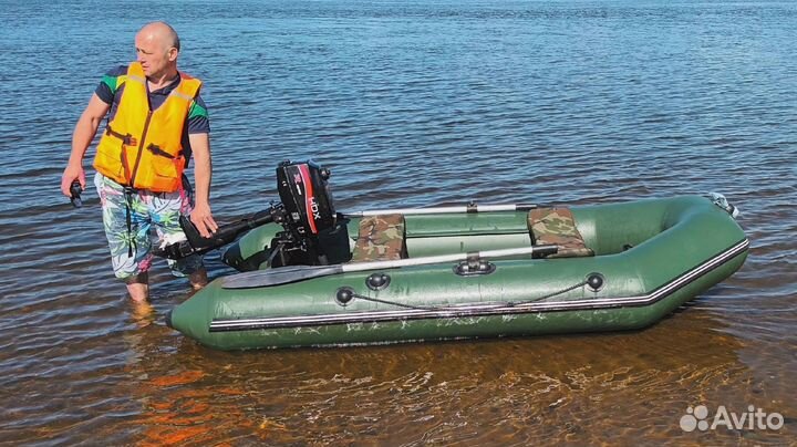 Лодка с мотором