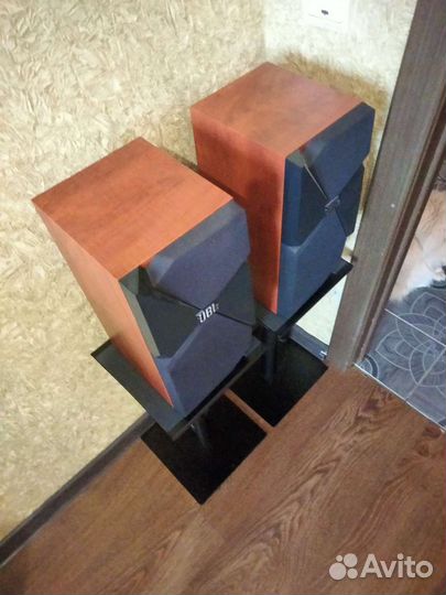 Полочные колонки Jbl studio 130