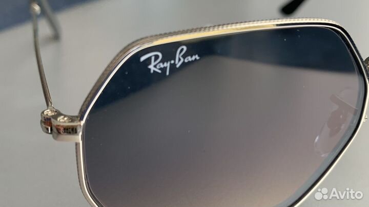 Солнцезащитные очки Ray Ban